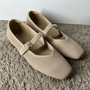 VIVAIA Women's Tan Flats